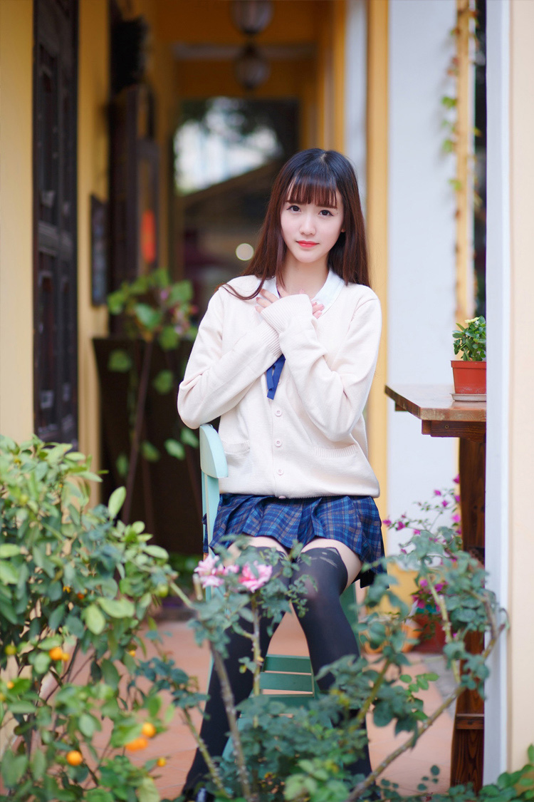 清纯漂亮美女超短裙黑丝裤袜写真