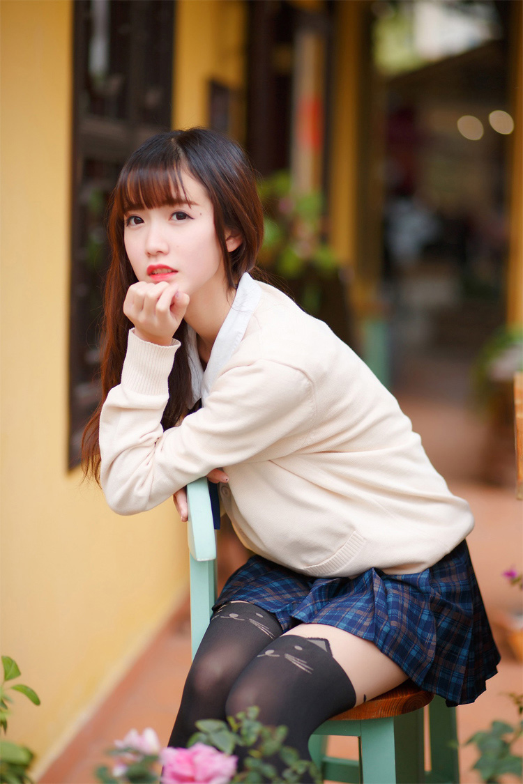 清纯漂亮美女超短裙黑丝裤袜写真