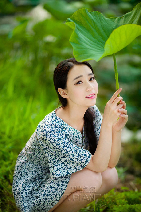 清纯池塘边的邻家小妹 清纯甜美