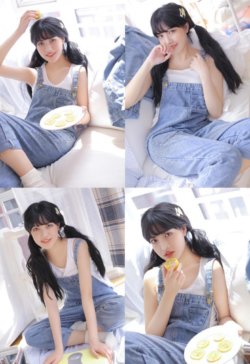 双马尾少女牛仔背带裤居家写真