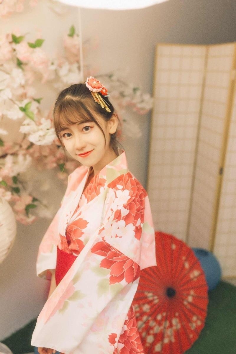 和服美女肤白貌美个人写真摄影