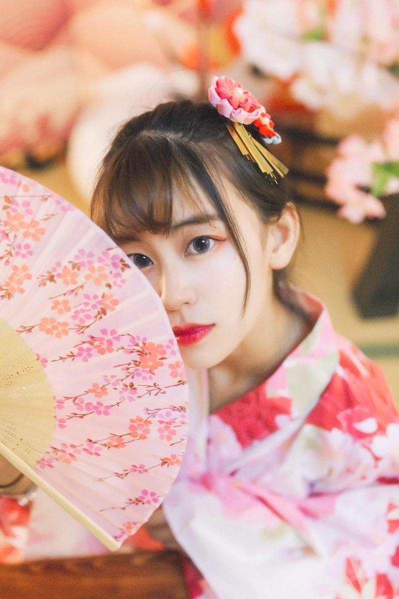 和服美女肤白貌美个人写真摄影