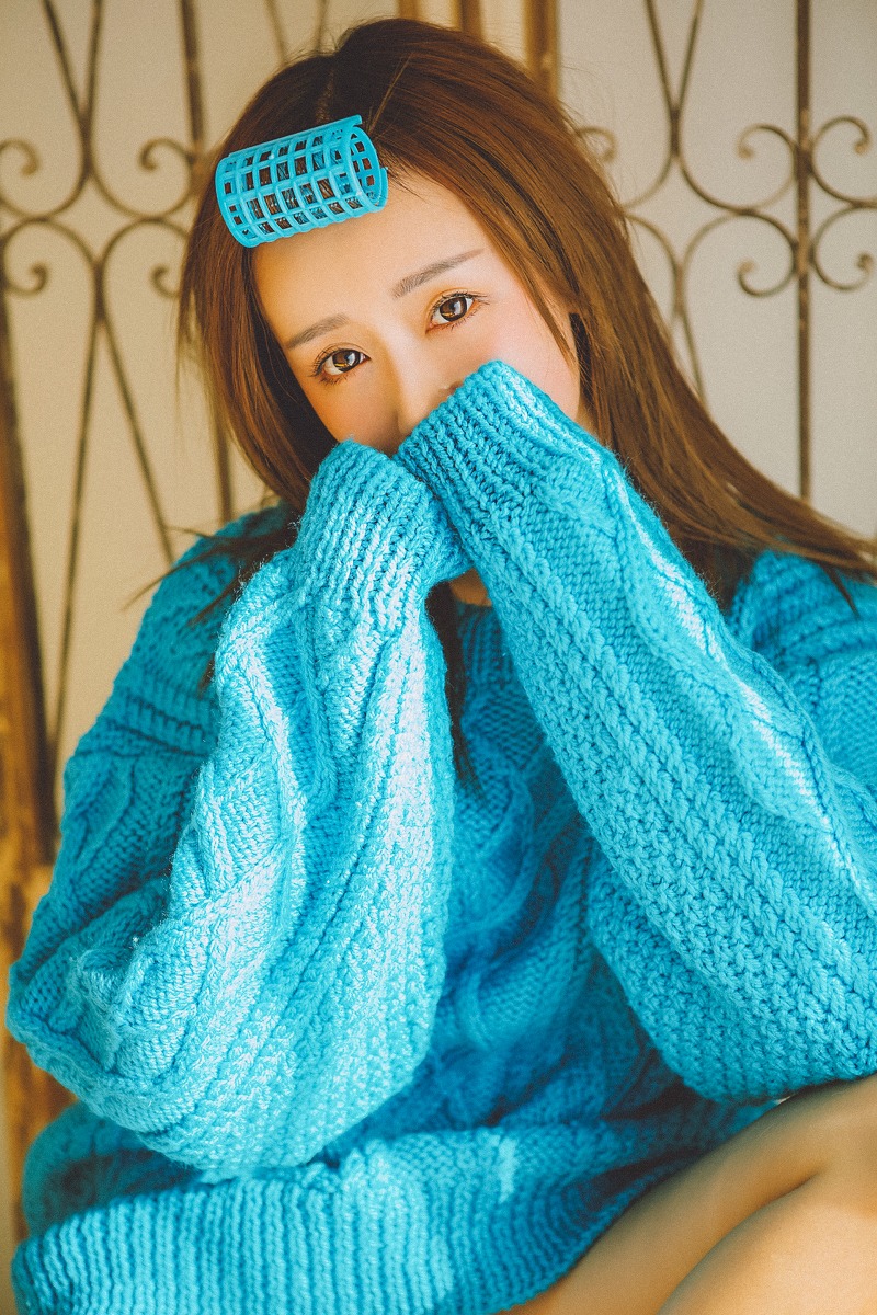 邻家瓜子脸美女居家写真