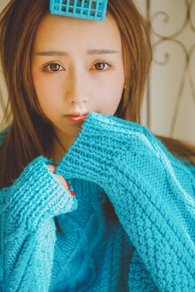 邻家瓜子脸美女居家写真