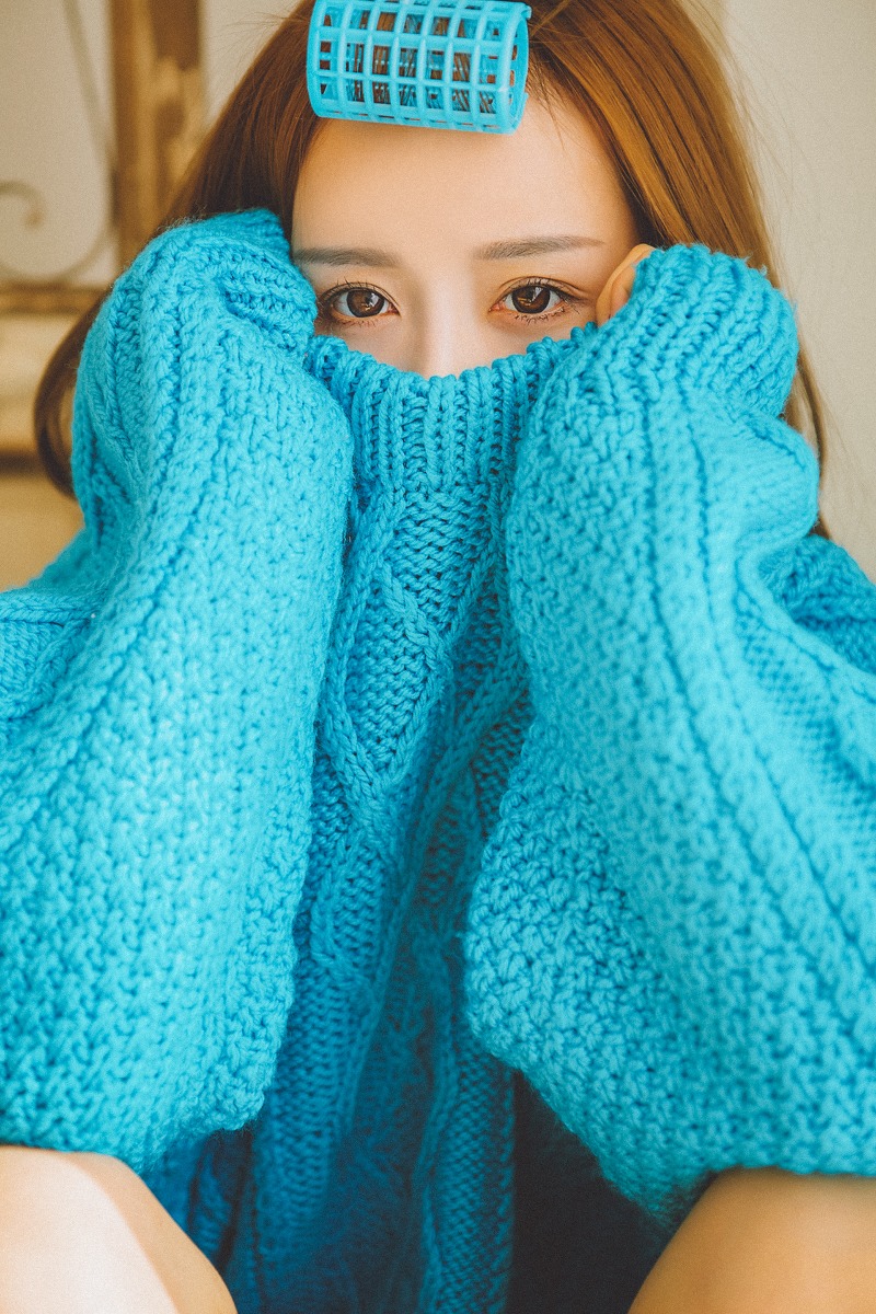 邻家瓜子脸美女居家写真