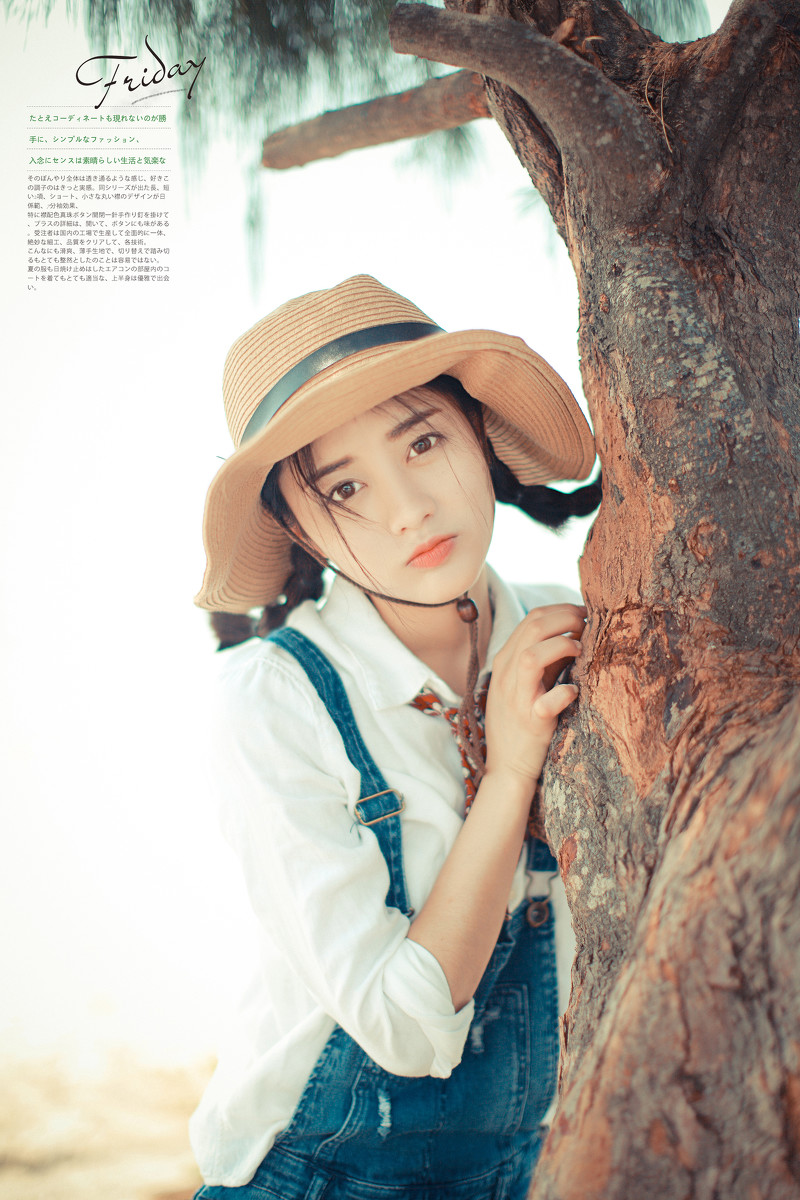 双麻花辫牛仔背带裤美少女