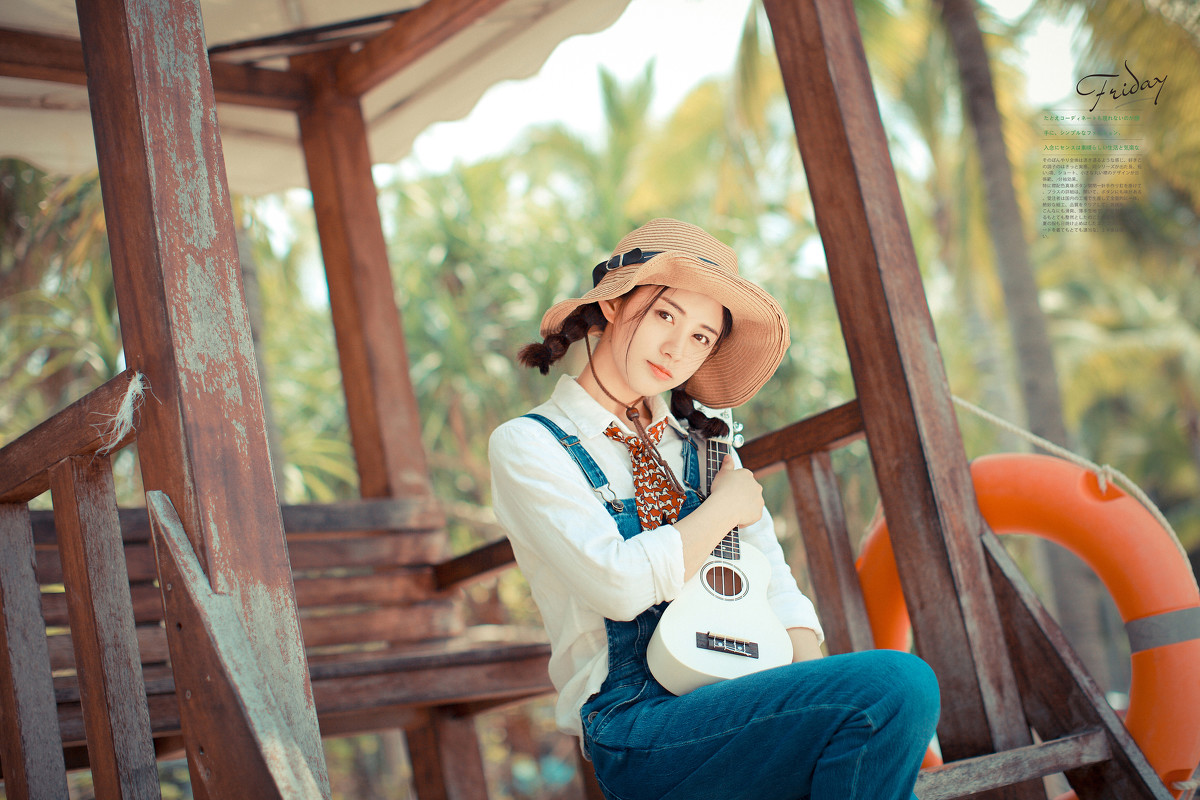 双麻花辫牛仔背带裤美少女