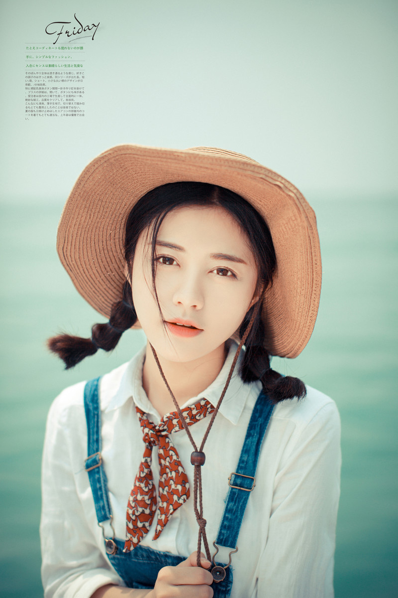 双麻花辫牛仔背带裤美少女