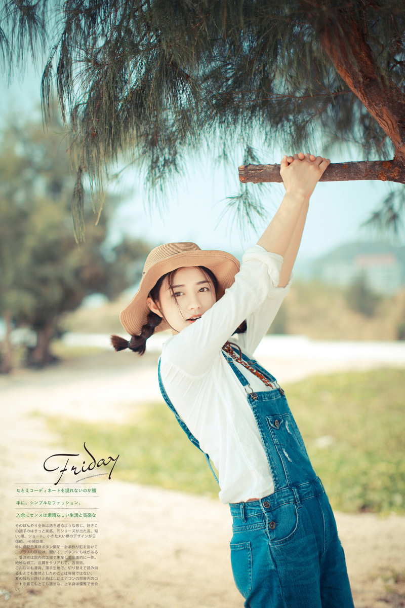 双麻花辫牛仔背带裤美少女