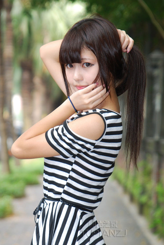 长发清纯MM 黑白长裙甜美照