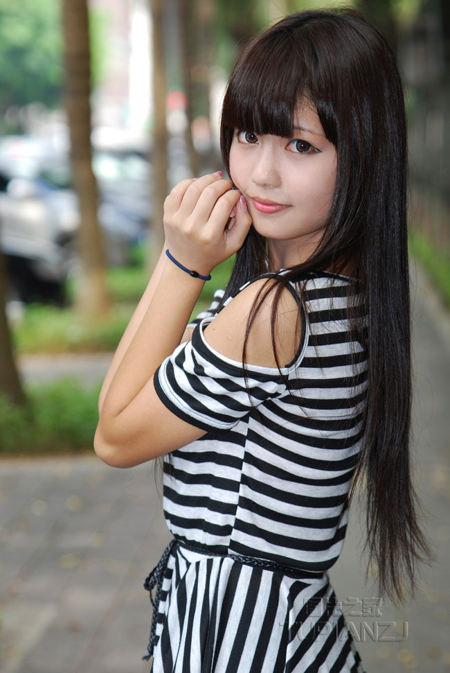 长发清纯MM 黑白长裙甜美照