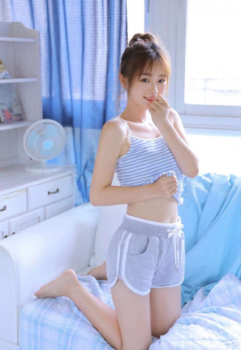 丸子头美女细腰长腿极品图库