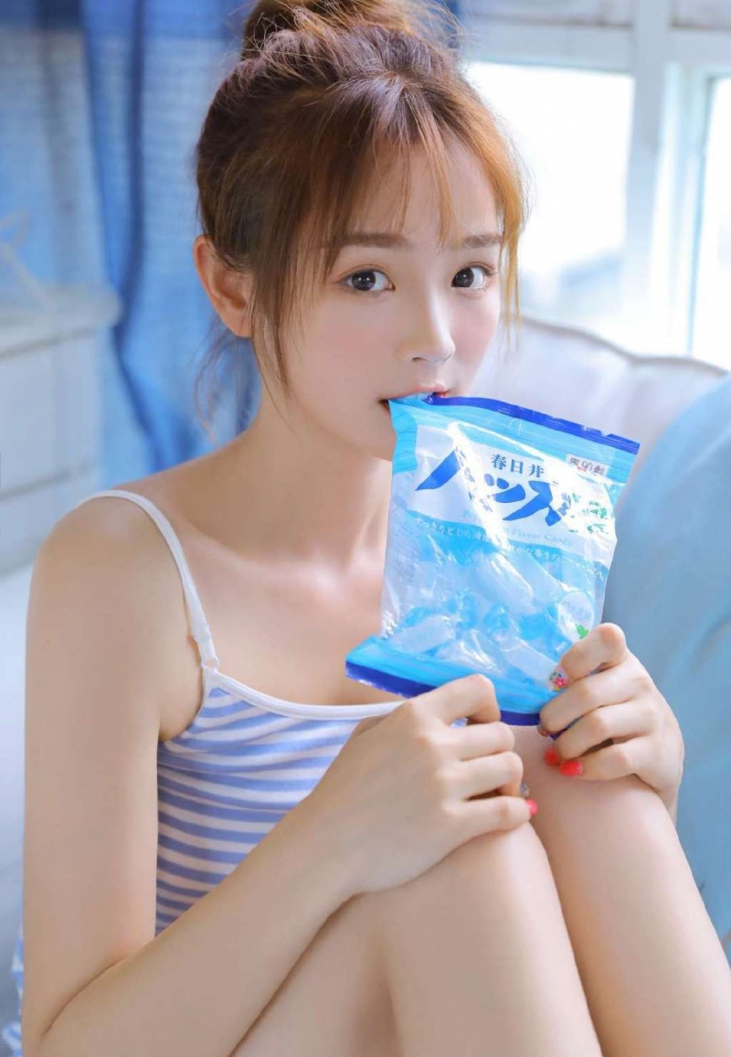 丸子头美女细腰长腿极品图库