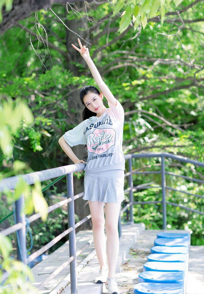 性感女秘书周于希天生媚骨酒店忘情自慰大胆美女私拍