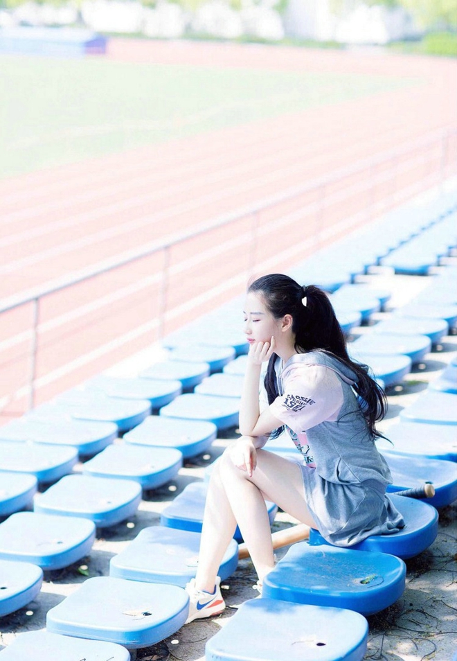 性感女秘书周于希天生媚骨酒店忘情自慰大胆美女私拍