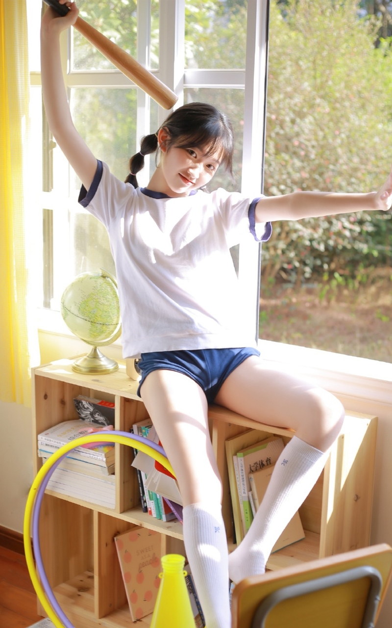 体操服学生妹白丝美腿教室美图