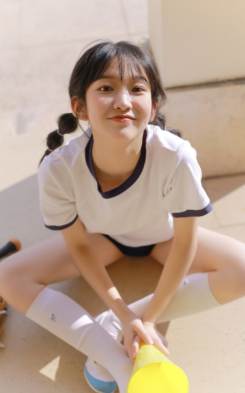 体操服学生妹白丝美腿教室美图