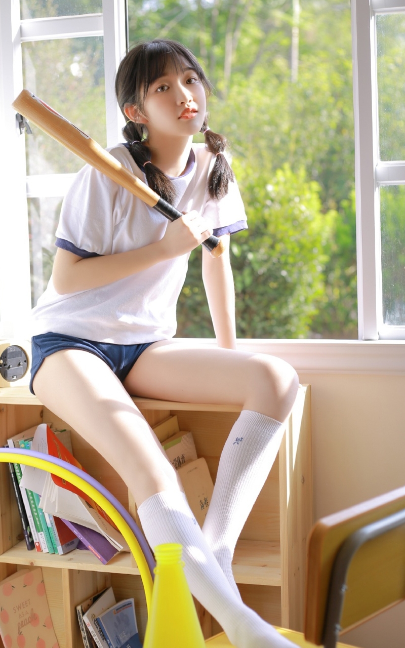 体操服学生妹白丝美腿教室美图