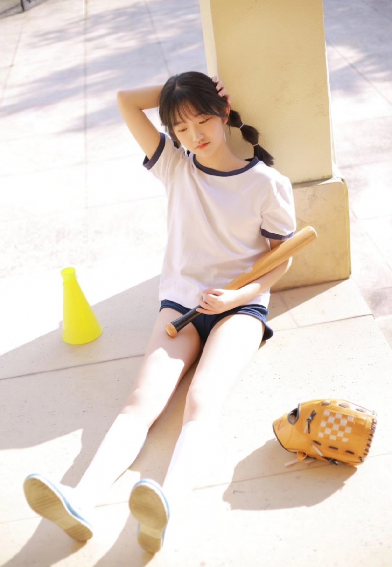 体操服学生妹白丝美腿教室美图