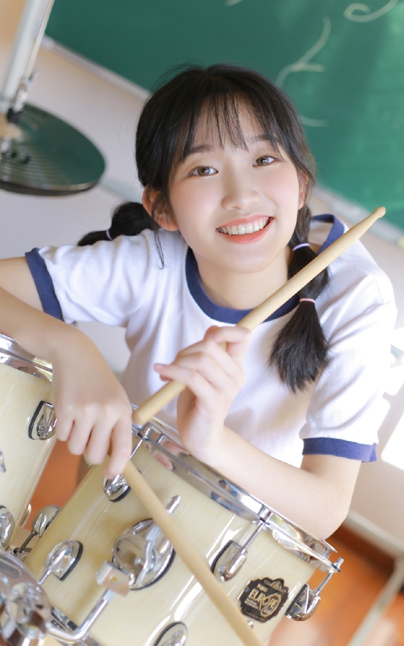 体操服学生妹白丝美腿教室美图