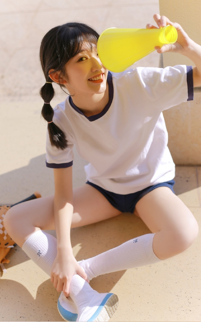 体操服学生妹白丝美腿教室美图