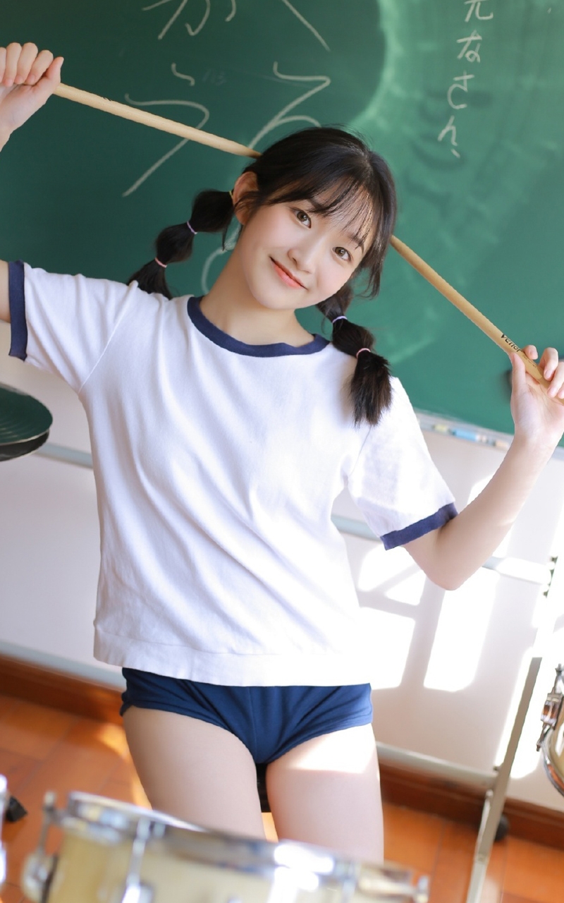 体操服学生妹白丝美腿教室美图