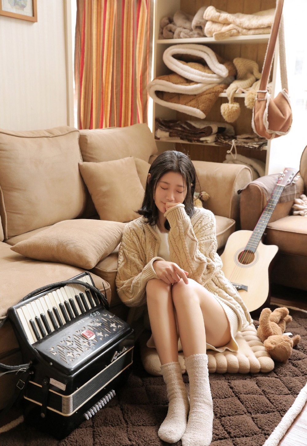 治愈系美女白丝美腿娃娃脸粉嫩性感童颜萝莉私房写真