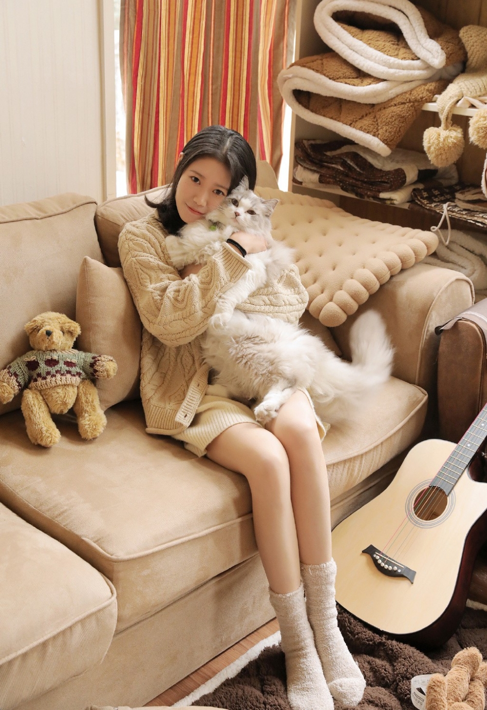 治愈系美女白丝美腿娃娃脸粉嫩性感童颜萝莉私房写真