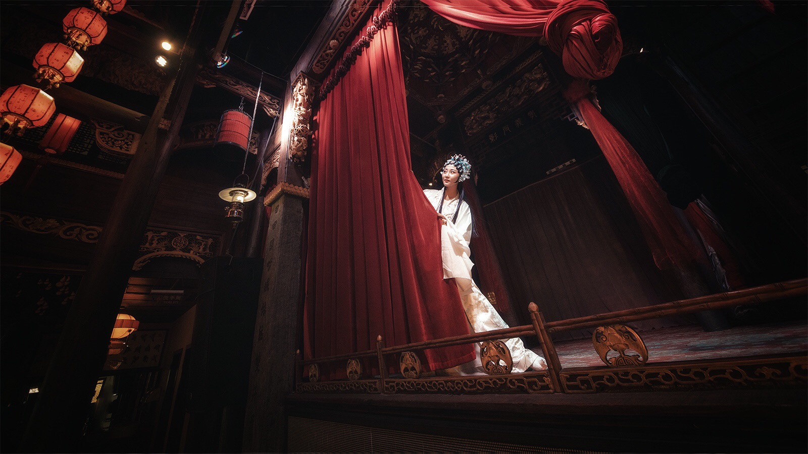 古装戏子举止优雅古风摄影图片