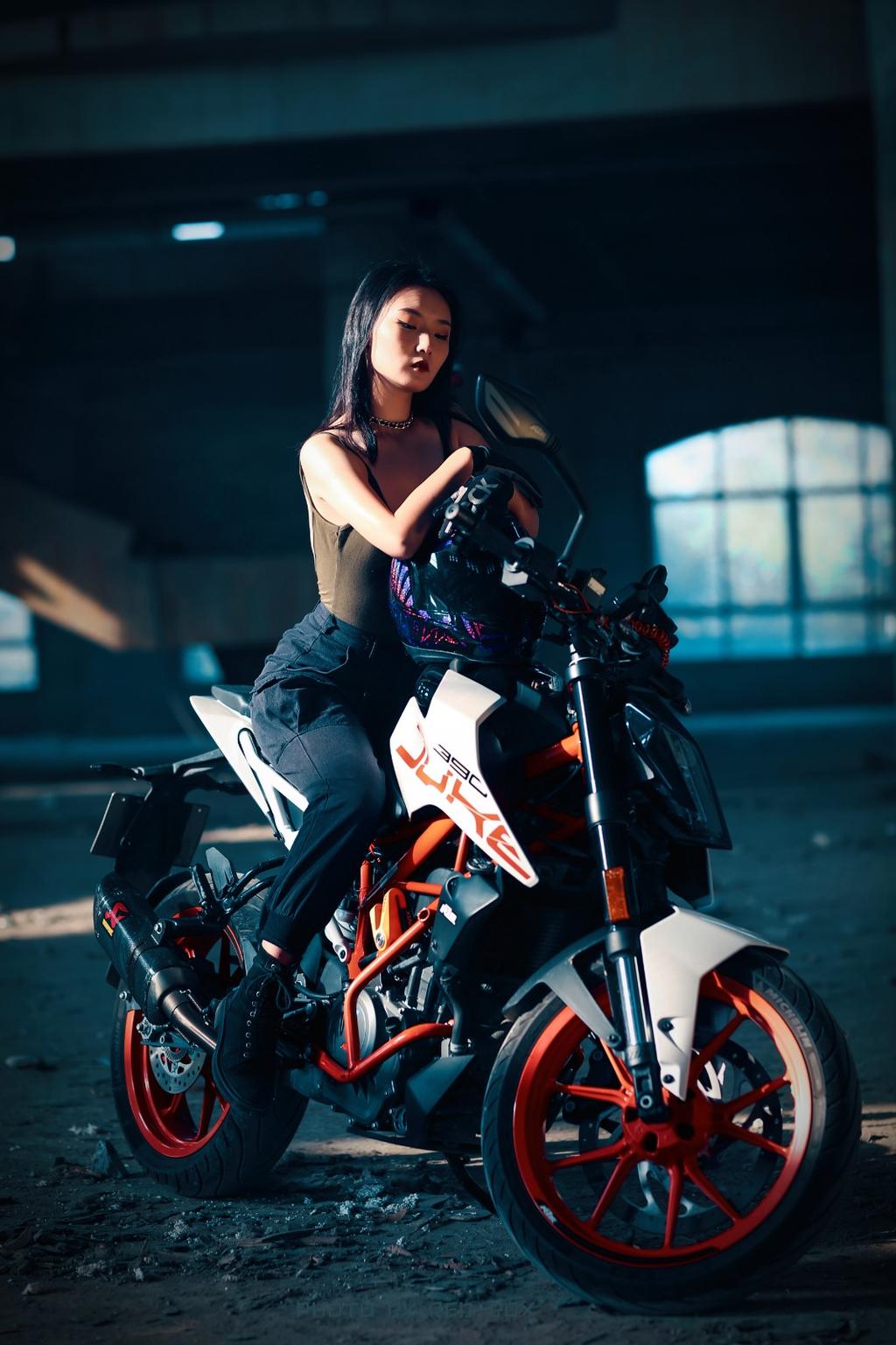 美飒机车女孩霸气图片