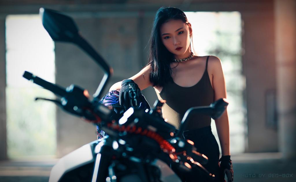 美飒机车女孩霸气图片