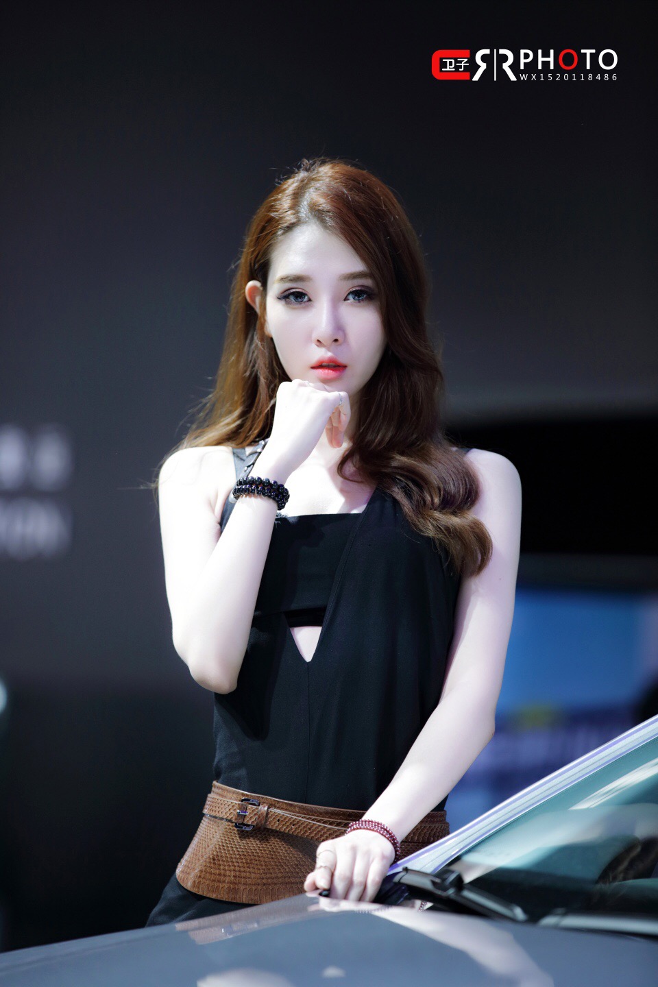 酷似昆凌的嫩白香肩美背美女车模