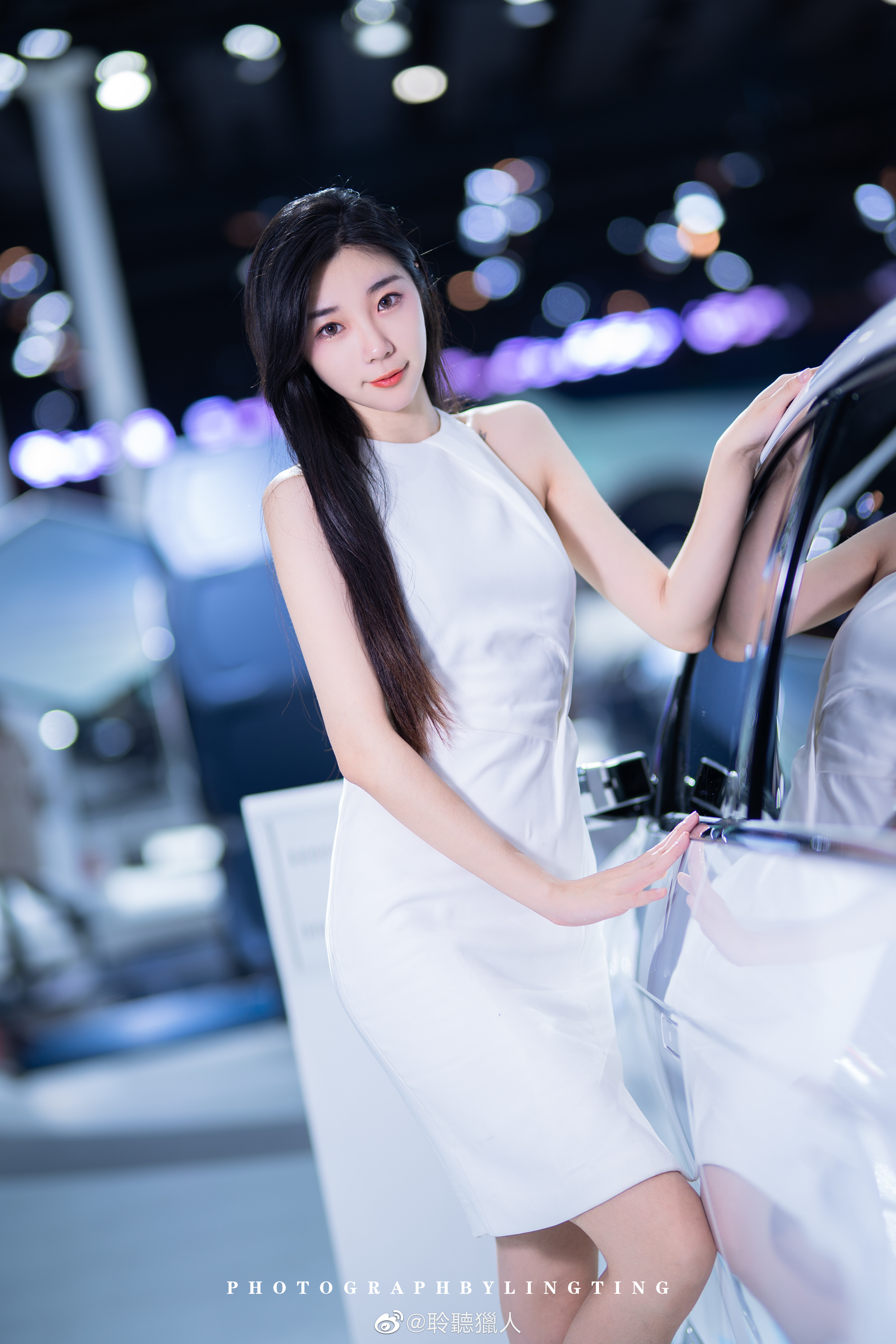 黑长直发美女车模高跟美腿私拍