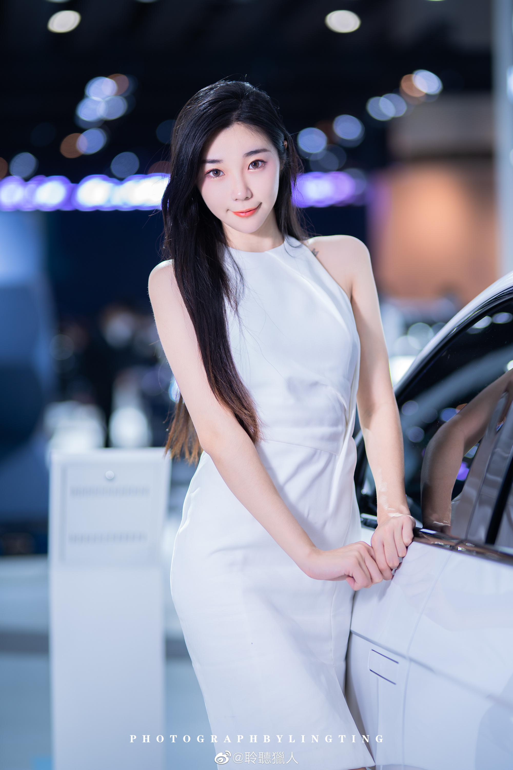 黑长直发美女车模高跟美腿私拍