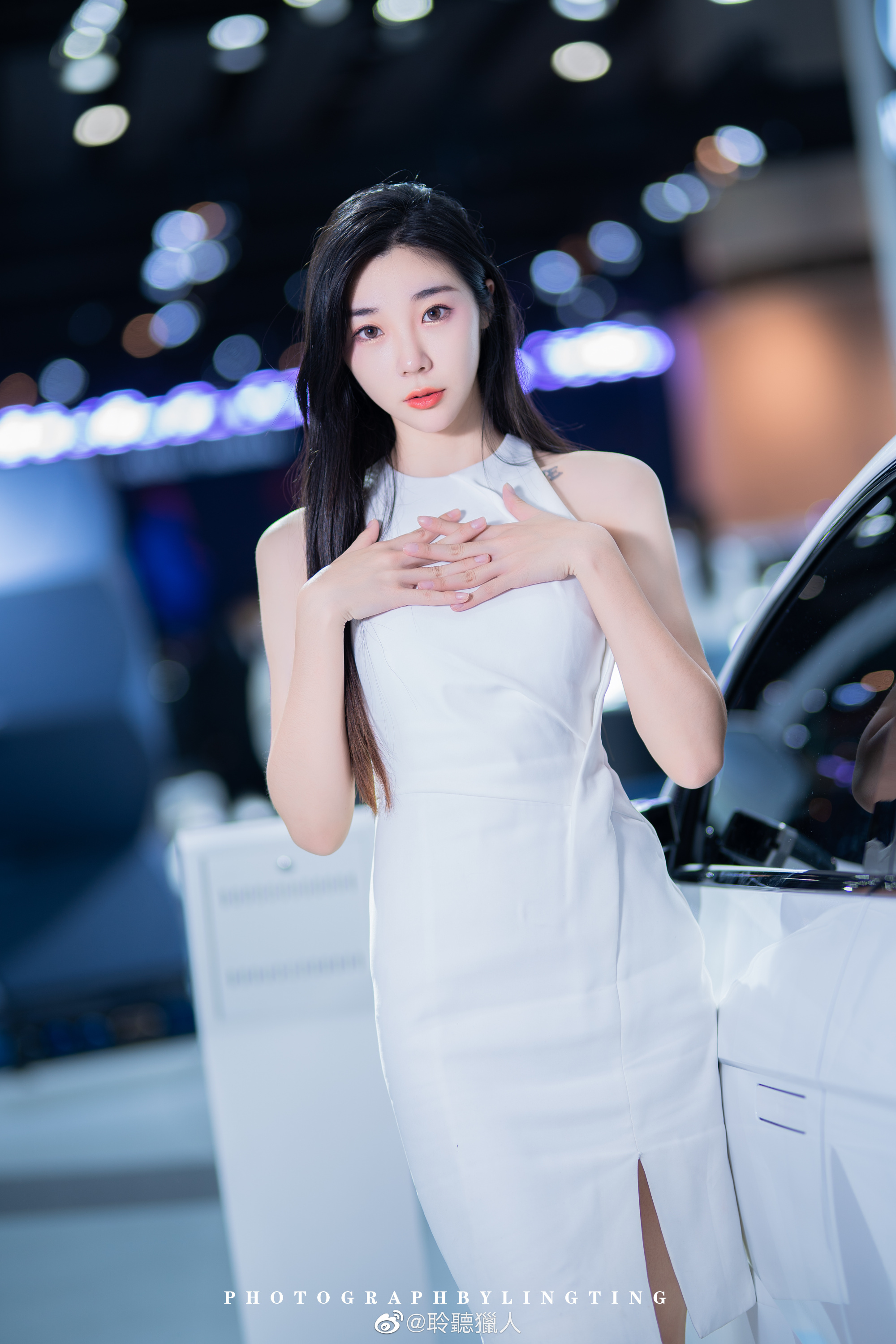 黑长直发美女车模高跟美腿私拍