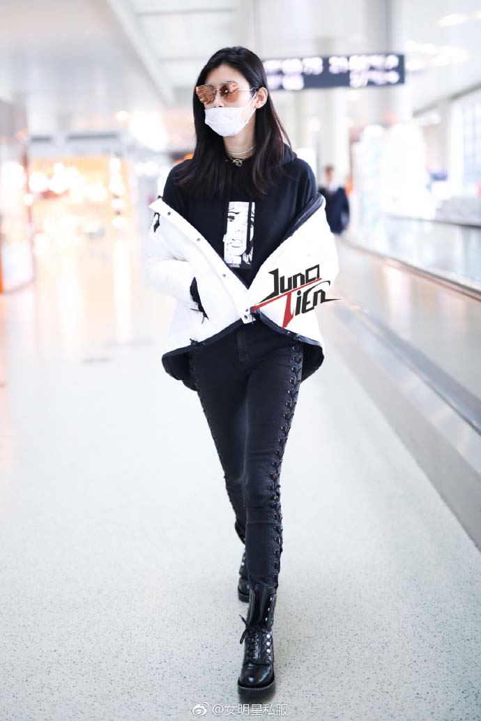 奚梦瑶机场街拍照 夹克短靴秋冬造型