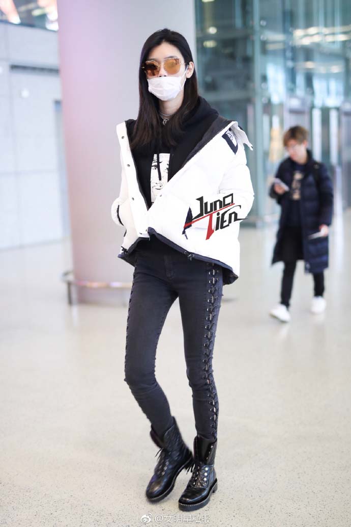 奚梦瑶机场街拍照 夹克短靴秋冬造型