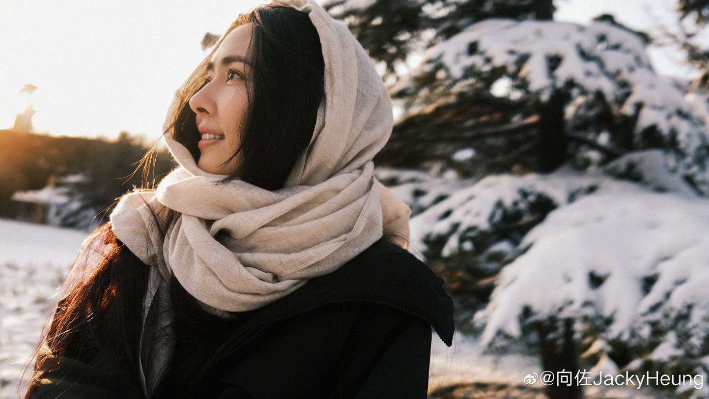 向佐郭碧婷雪地氛围感大片笑容满溢互动甜蜜