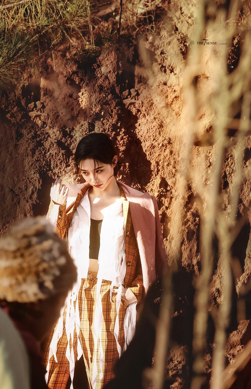 许佳琪光影红岩饭拍图美的宛如电影画面