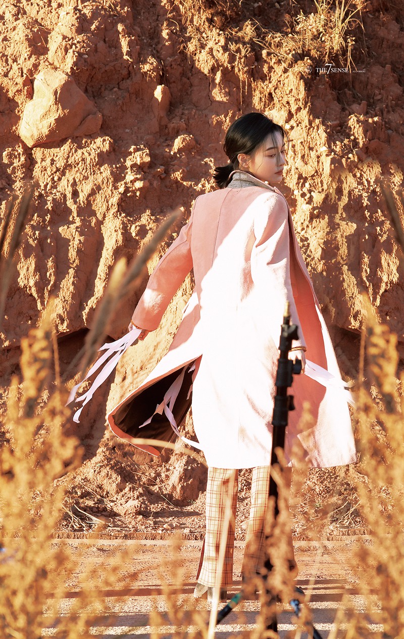 许佳琪光影红岩饭拍图美的宛如电影画面