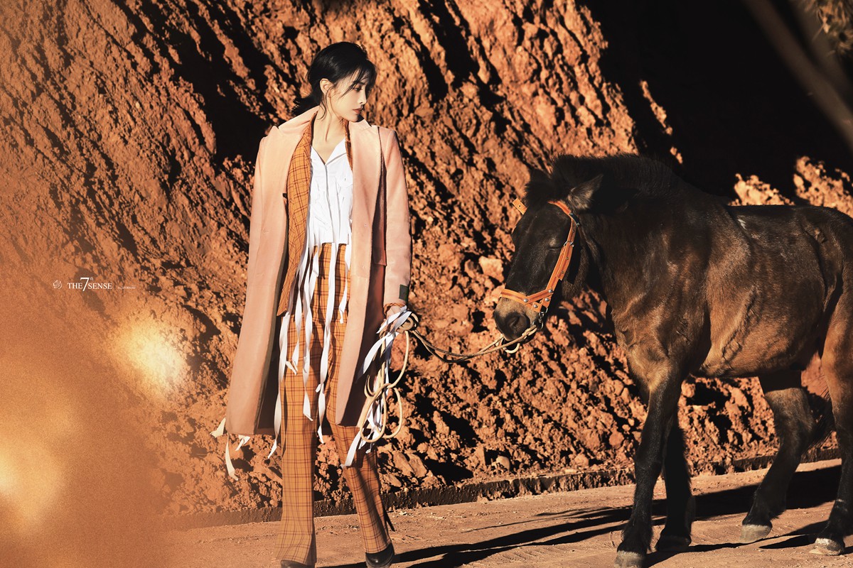 许佳琪光影红岩饭拍图美的宛如电影画面