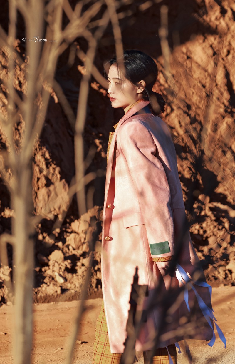 许佳琪光影红岩饭拍图美的宛如电影画面