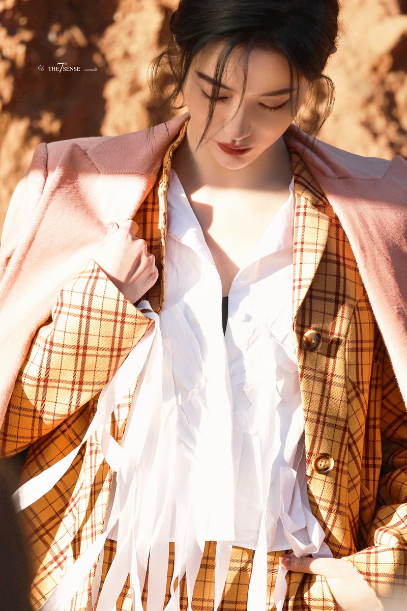 许佳琪光影红岩饭拍图美的宛如电影画面