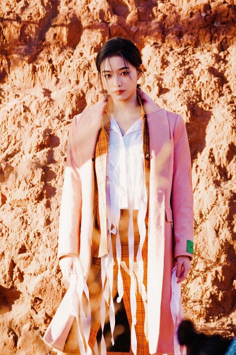 许佳琪光影红岩饭拍图美的宛如电影画面