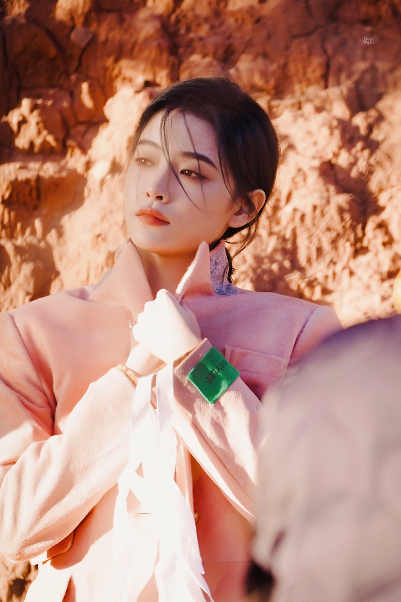 许佳琪光影红岩饭拍图美的宛如电影画面