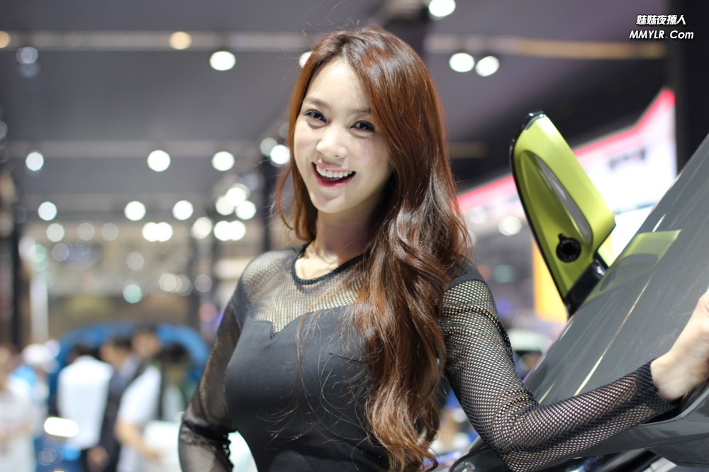 超有女人味的超短美女车模