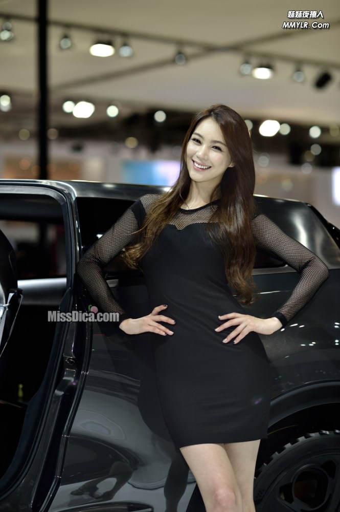 超有女人味的超短美女车模