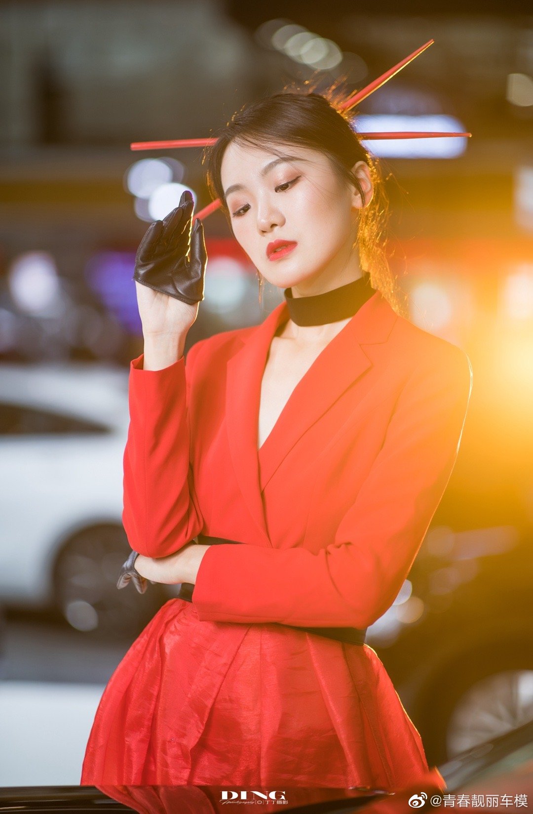 火辣车模身材高挑性感美艳写真