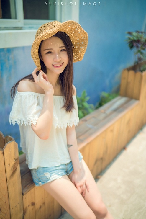 天生浪荡的豪放美女陆萱萱芬芳诱人粉嫩图集