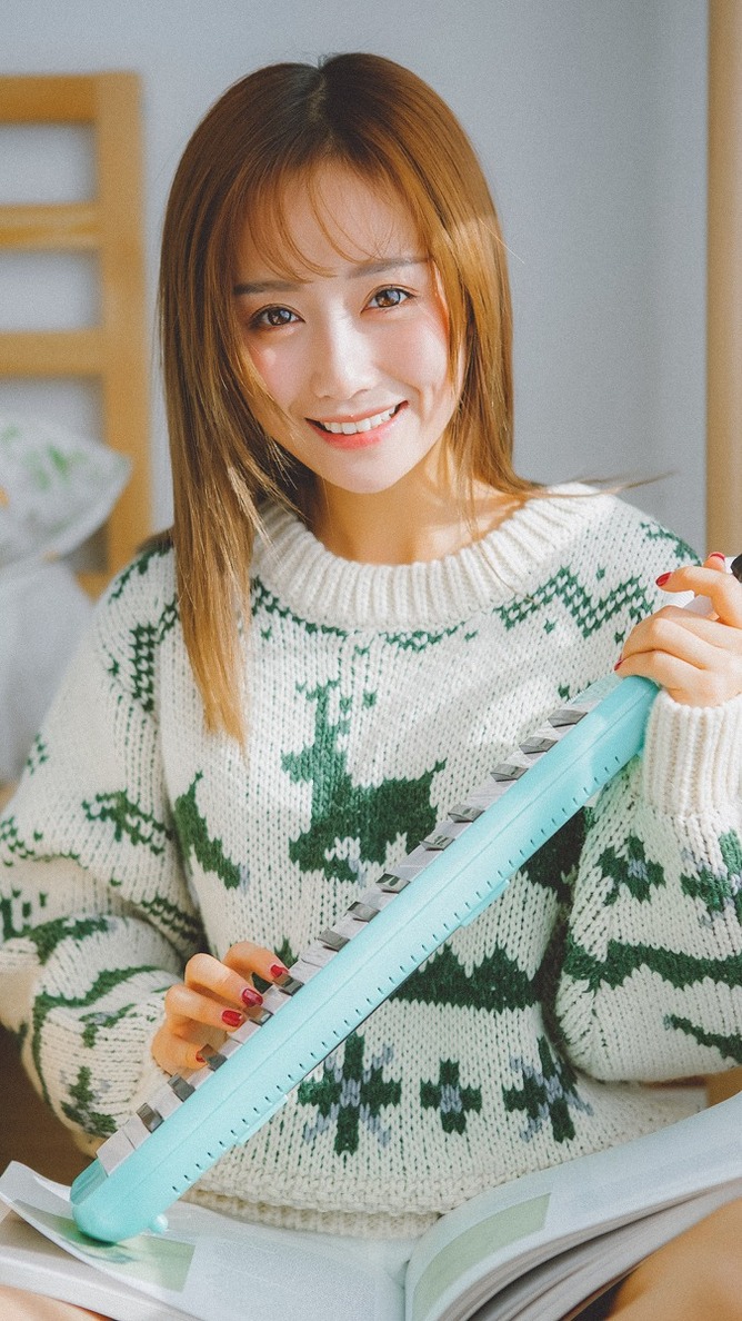 天生浪荡的豪放美女陆萱萱芬芳诱人粉嫩图集